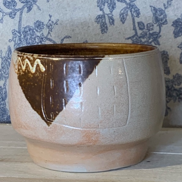 Beige Brown Ceramic Textured Planter - Picture 3 of 14